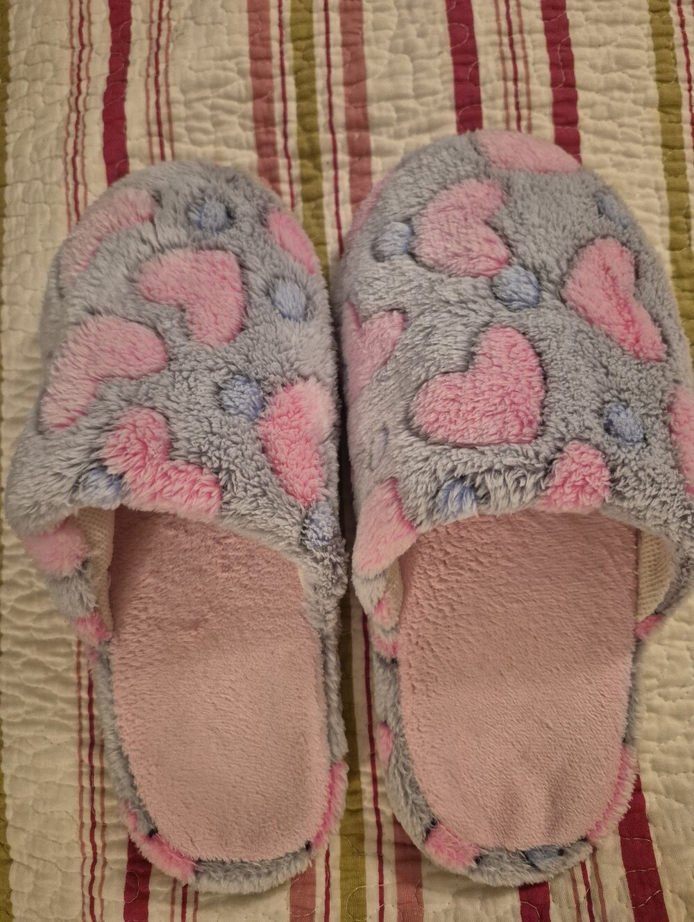 Cozy Fuzzy Heart Slippers - Pink & Light Gray